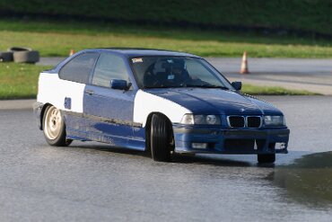 BMW 3er (E36) Compact blau-weiß