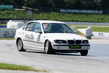 BMW 3er (E46) Limousine weiß im Police-Design