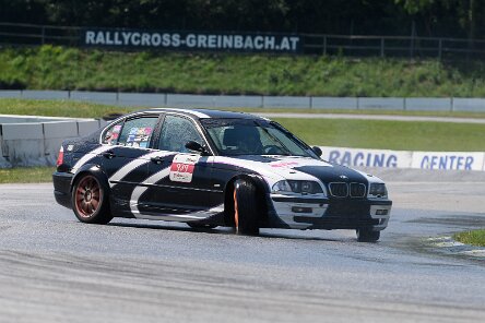 BMW 3er (E46) Limousine weiß im schwarz-weißen Design