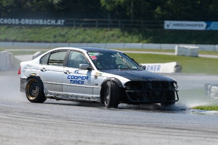 BMW 3er (E46) Limousine silber im Cooper-Tires-Design