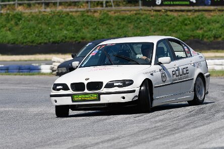 BMW 3er (E46) Limousine weiß im Police-Design