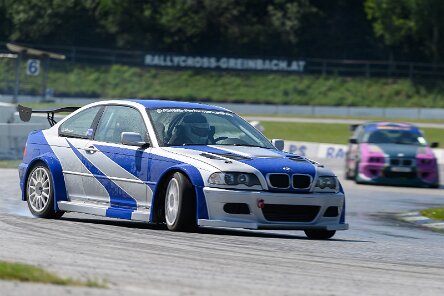 BMW M3 (E46) Coupé weiß mit blauen Streifen