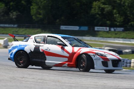 Mazda RX-8 (SE3P) weiß im Rising-Sun-Design